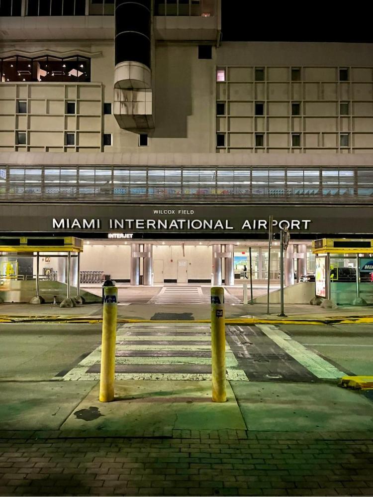 Private Rooms Close To Miami Airport - Free Parking - 01 エクステリア 写真
